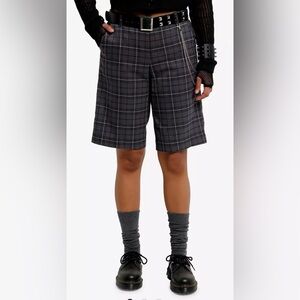 Hot Topic Plaid High-Waist Bermuda Shorts - Gray size 16